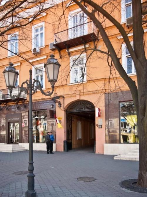 Goodrest On Deribasovskaya Odesa